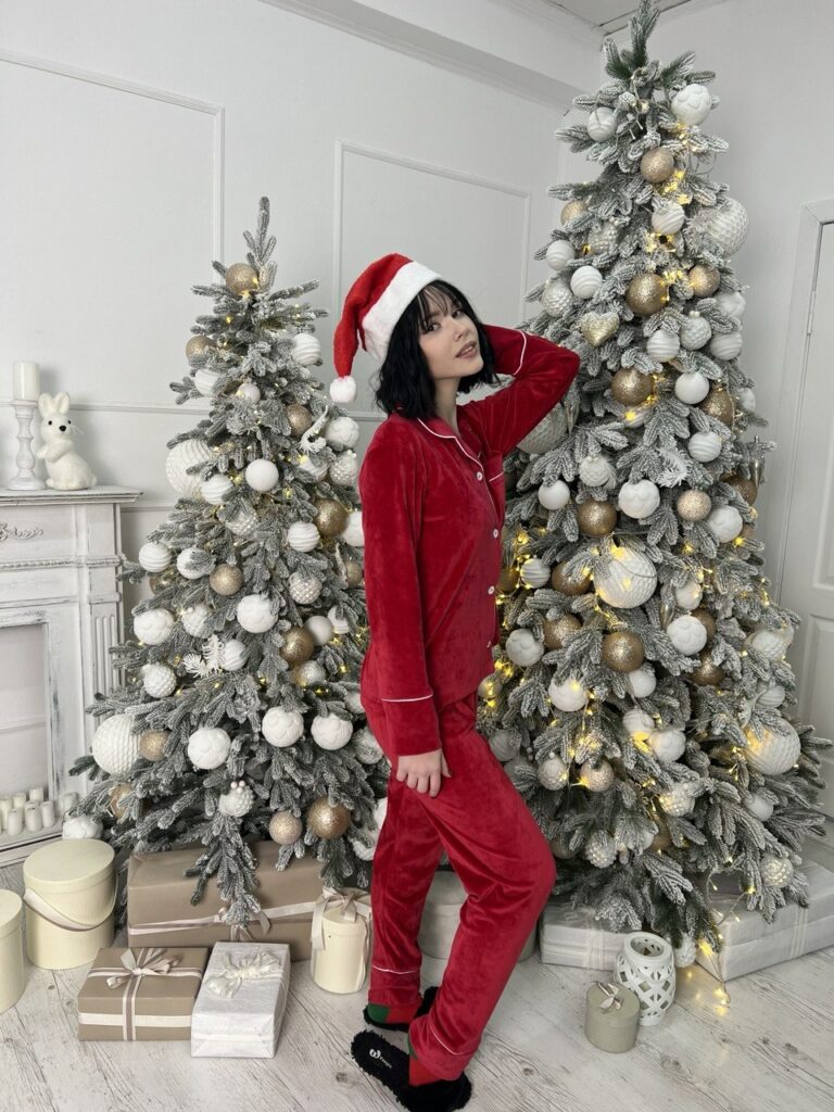 Тепла жіноча піжама червоного кольору