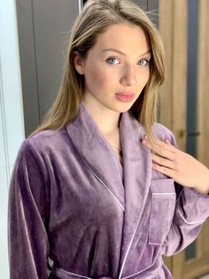 Жіноча піжама велюрова із поясом та штанами