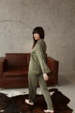 Жіноча піжама BO.Brand атласна (сорочка з довгим рукавом та штани) - Зображення 3