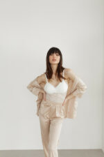 Жіноча шовкова піжама BO.Brand зеленого кольору (сорочка з поясом та штани) - Зображення 8