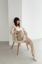 Жіноча шовкова піжама BO.Brand зеленого кольору (сорочка з поясом та штани) - Зображення 10