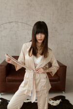 Жіноча шовкова піжама BO.Brand зеленого кольору (сорочка з поясом та штани) - Зображення 11