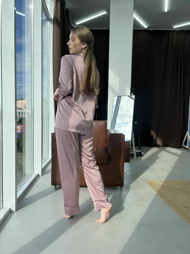 Піжама жіноча BO.Brand шовкова (із поясом та штанами) зображення 2