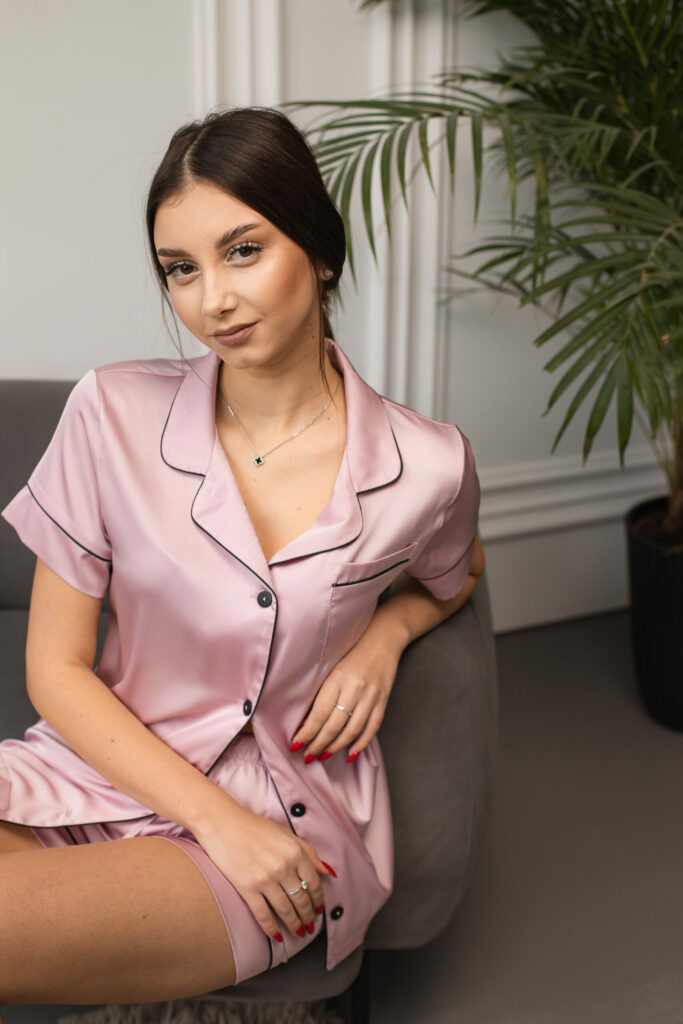 Жіноча шовкова піжама BO.Brand Пудра (сорочка та шорти)