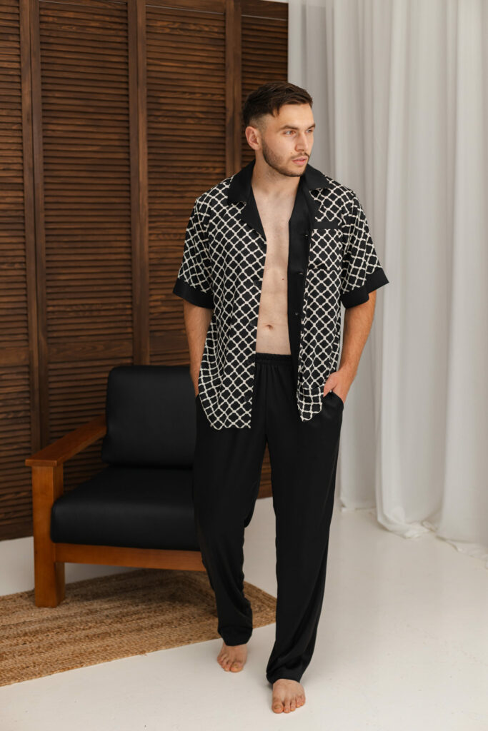 Чоловіча шовкова піжама BO.Brand чорний з білим кольором