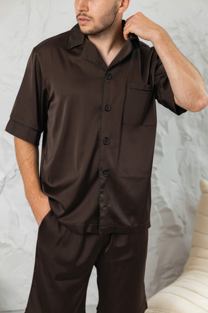 Чоловіча піжама BO.Brand шорти та сорочка, коричневий колір зображення 2