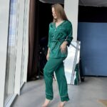 Жіноча шовкова піжама BO.Brand зеленого кольору (сорочка з поясом та штани)