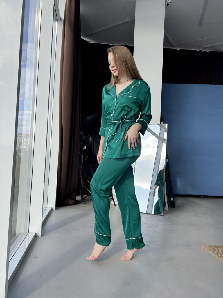 Жіноча шовкова піжама BO.Brand зеленого кольору (сорочка з поясом та штани)