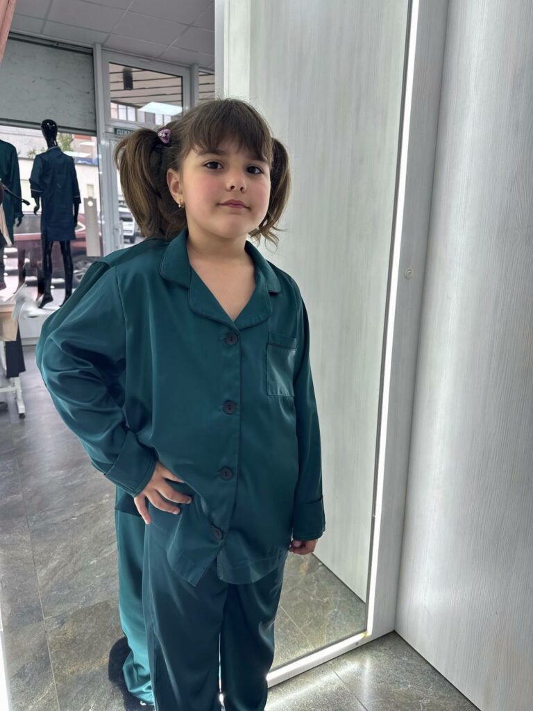 Дитяча шовкова піжама для хлопчика та дівчинки у зеленому кольорі