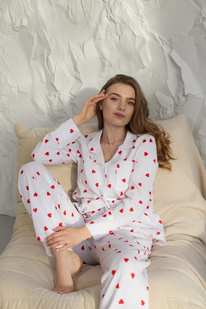 Муслінова жіноча піжама BO.Brand Біла в червоні серця