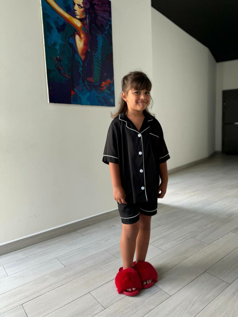 Дитяча шовкова піжама сорочка і шорти в чорному кольорі