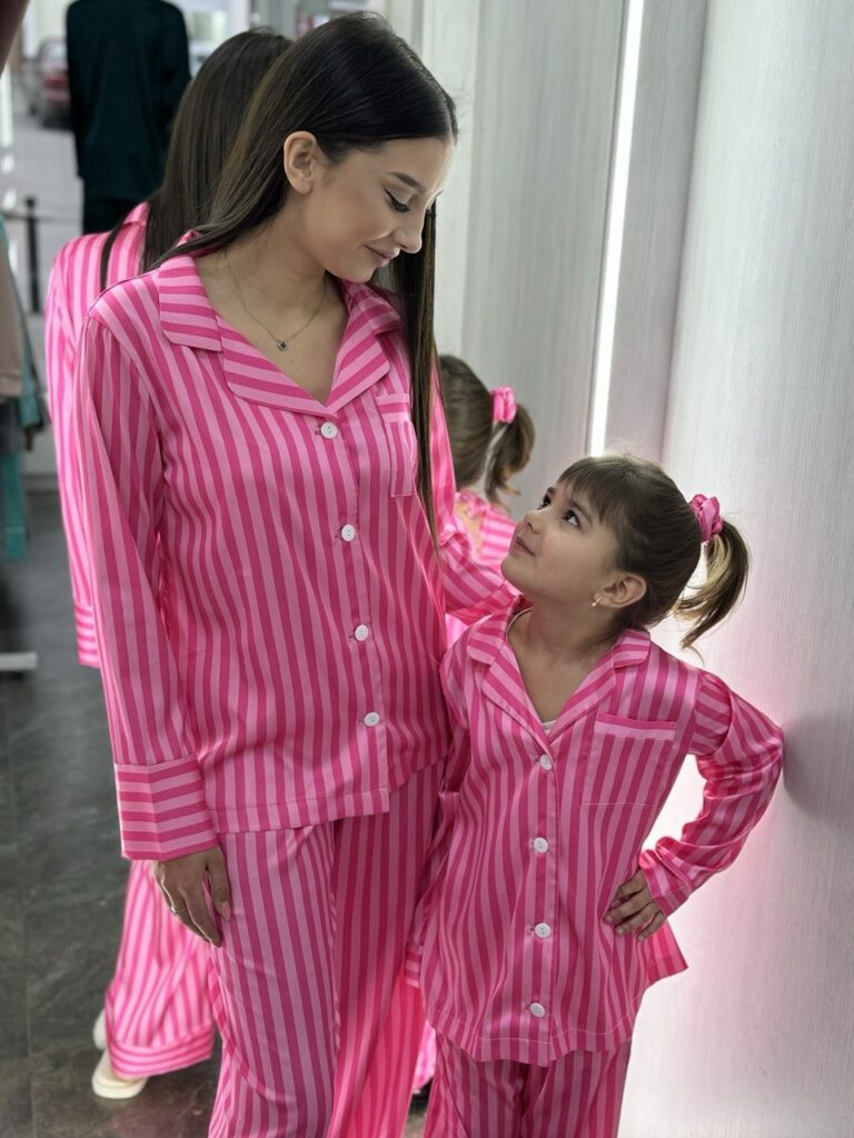 Дитяча шовкова піжама Victoria’s Secret рожева смужка