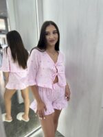 Муслінова піжама на зав'язках з рюшками рожева