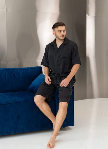 Чоловіча шовкова піжама BO.Brand шорти і сорочка в чорному кольорі